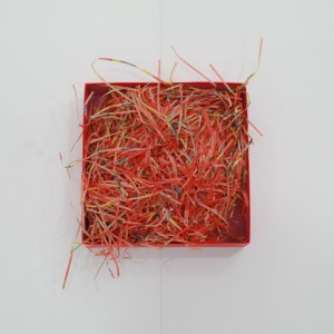 Оптовая высококачественная декоративная рафия измельченная коробка начинка из измельченной бумаги для подарочной коробки Коль